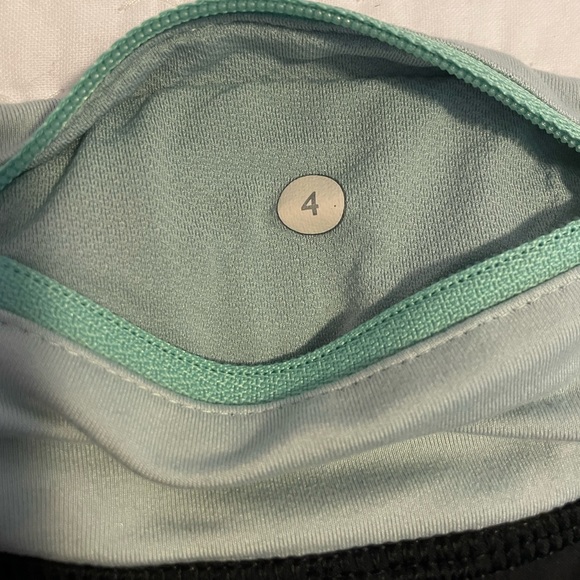 Black Lululemon speed up shorts 2.5 inch - Picture 3 of 4